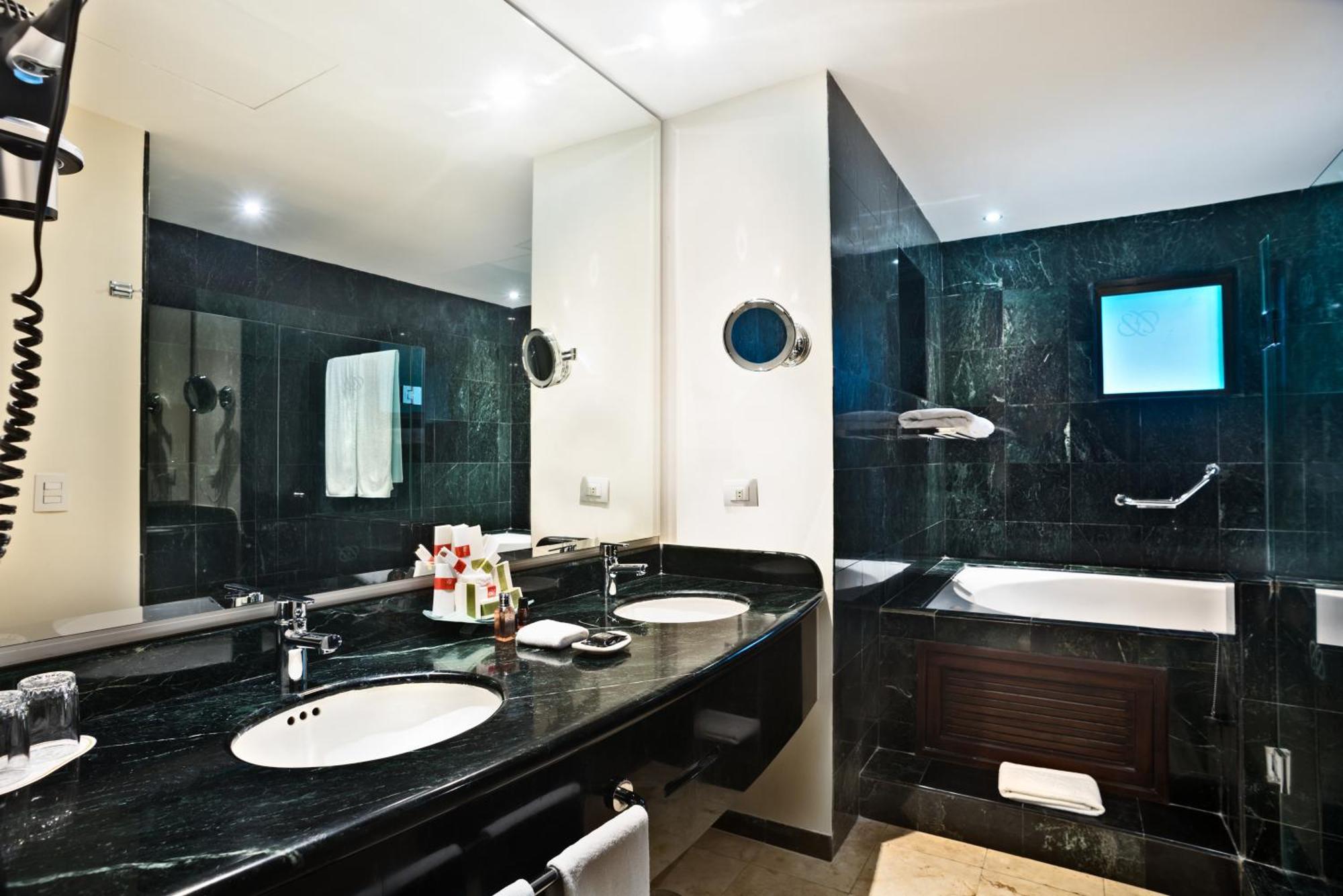 Occidental at Xcaret Destination - All Inclusive Xcaret Park Esterno foto Bathroom
